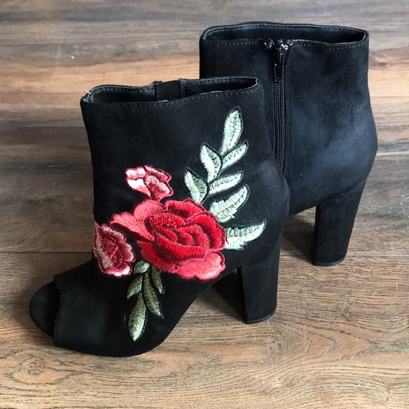 NWOT Size 7 Faux suede high heel open toe boots - Picture 3 of 4